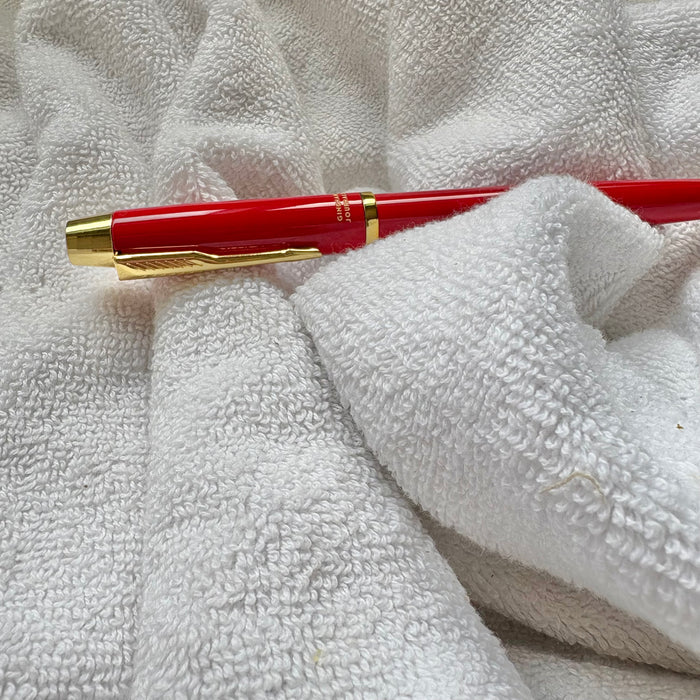 Red Metal Pen : Black Gel Ink