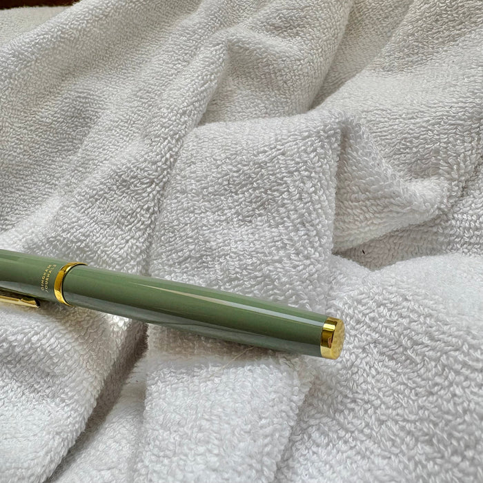 Matcha green Metal Heavy Pen : Black Gel Ink GINGHAM JOURNALS